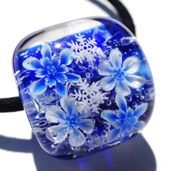 《氷華～雪の結晶》　ヘアゴム　ガラス　とんぼ玉　雪　 1枚目の画像