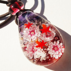 《十月桜と紅葉とうさぎ》　ペンダント　ガラス　とんぼ玉　秋　うさぎ　 4枚目の画像
