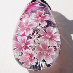 《寒桜》　ペンダント　ガラス　とんぼ玉　桜　雪の結晶　 2枚目の画像
