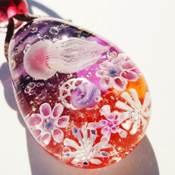 《夕焼けクラゲ》　ペンダント　ガラス　とんぼ玉　くらげ 3枚目の画像