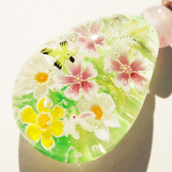 《寒桜と水仙とメジロとうさぎ》　ペンダント　ガラス　とんぼ玉　雪の結晶　　 3枚目の画像