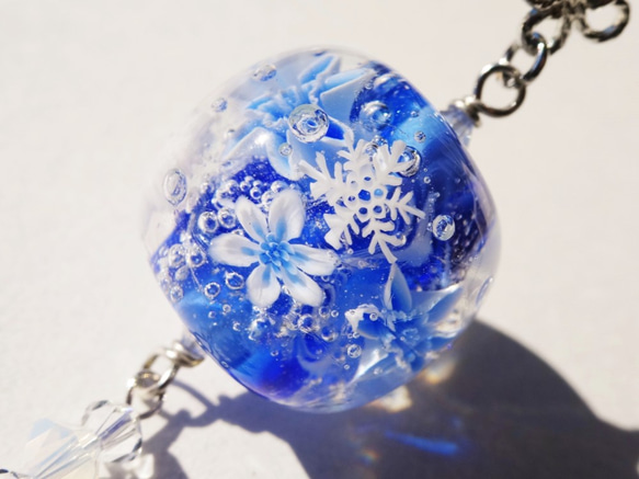 《氷華～雪の結晶》　かんざし　ガラス　とんぼ玉　雪 3枚目の画像
