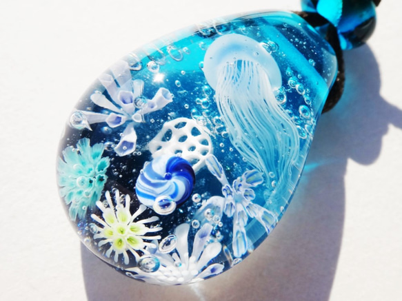 クラゲ》 ペンダント ガラス とんぼ玉 くらげ 海月 アクアリウム