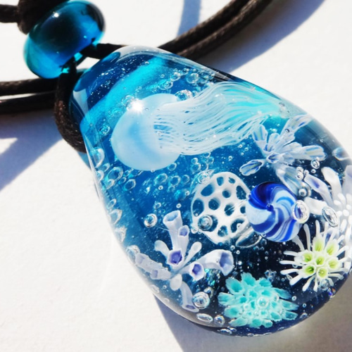 クラゲ》 ペンダント ガラス とんぼ玉 くらげ ネックレス