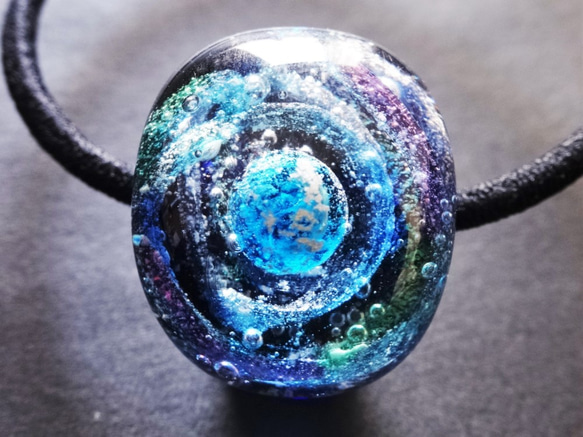 　《地球》　ヘアゴム　とんぼ玉　宇宙　ガラス　銀河　星 2枚目の画像