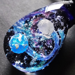 《宇宙》　とんぼ玉　ペンダント　地球　月　銀河　星　ガラス 3枚目の画像