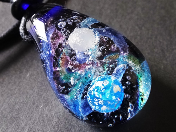 《宇宙》　とんぼ玉　ペンダント　地球　月　銀河　星　ガラス 6枚目の画像