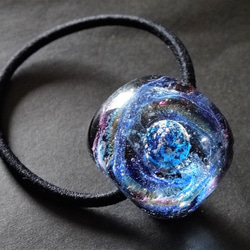 　《地球》　ヘアゴム　とんぼ玉　宇宙　ガラス　銀河　星 6枚目の画像