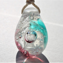 《Happy bubble ～white christmas》　プチペンダント　ガラス　とんぼ玉　ペンダント 6枚目の画像