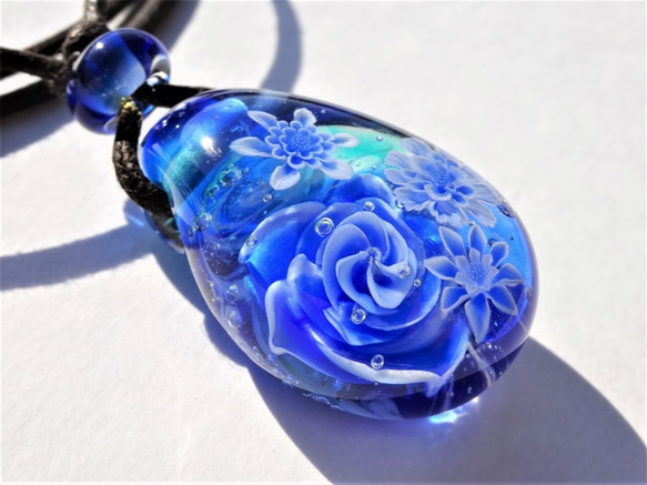 “藍色玫瑰和Korihana”挂件玻璃球蜻蜓藍玫瑰 第4張的照片