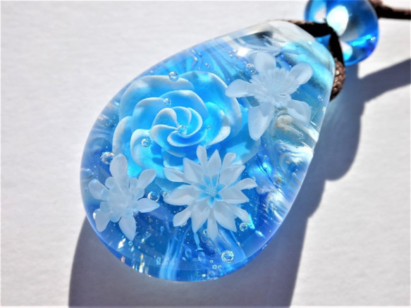 “淡藍色玫瑰和Yukihana”挂件玻璃球蜻蜓藍玫瑰 第3張的照片