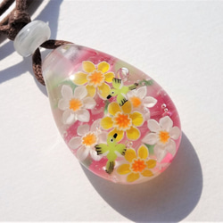 “水仙和日本的白色眼”挂件玻璃球蜻蜓花春天 第4張的照片