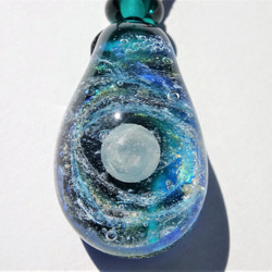 “閃耀的宇宙”玻璃吊墜Tonbo球珠寶盒太空玻璃銀河之星 第2張的照片