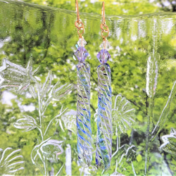 “光芒閃耀”穿孔玻璃蜻蜓球繡球花耳環 第3張的照片