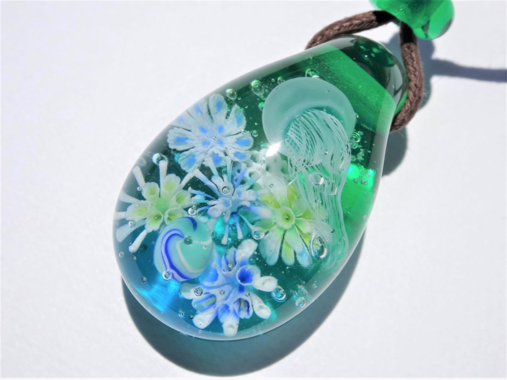 クラゲ》 ペンダント ガラス とんぼ玉 くらげ 海月 アクアリウム