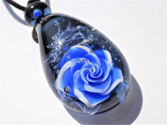 “藍寶石玫瑰”玻璃Tonbonball吊墜玫瑰藍玫瑰 第1張的照片