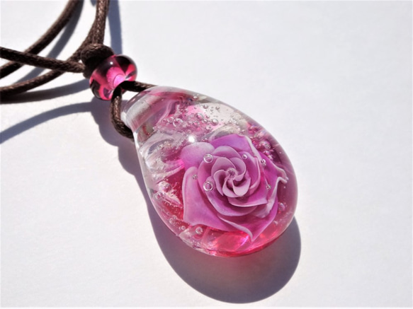 “粉紅藍寶石玫瑰”玻璃天穹球吊墜玫瑰 第4張的照片