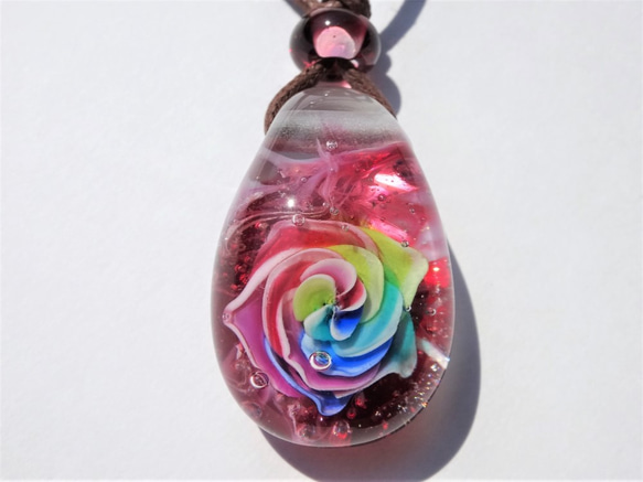 “彩虹玫瑰”玻璃珠球吊墜玫瑰 第2張的照片