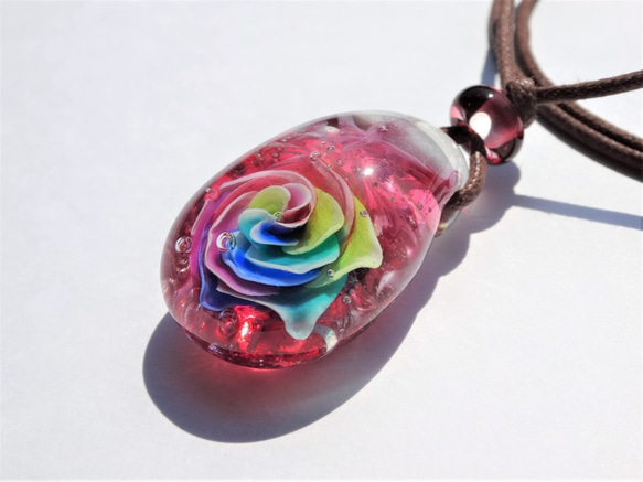 “彩虹玫瑰”玻璃珠球吊墜玫瑰 第4張的照片
