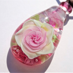 《Rose～Mimieden》　ペンダント　ガラス　とんぼ玉　花　薔薇　バラ　ミミエデン　母の日　 3枚目の画像