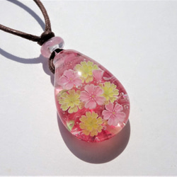 《桜とウコン桜》　ペンダント　ガラス　とんぼ玉　桜 　春 4枚目の画像