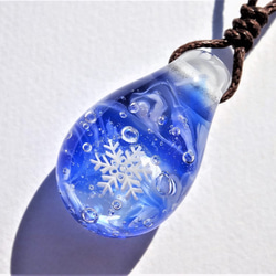 「Creema限定」《雪の結晶》　プチペンダント　ガラス　とんぼ玉　ペンダント 3枚目の画像