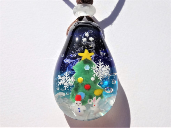 《クリスマス》　ペンダント　ガラス　とんぼ玉　　雪の結晶　うさぎ　クリスマス 2枚目の画像