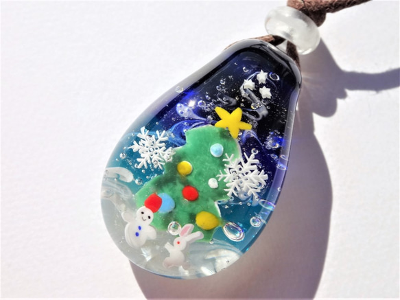 《クリスマス》　ペンダント　ガラス　とんぼ玉　　雪の結晶　うさぎ　クリスマス 3枚目の画像