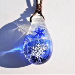 「Creema限定」《雪の結晶》　プチペンダント　ガラス　とんぼ玉　ペンダント 2枚目の画像