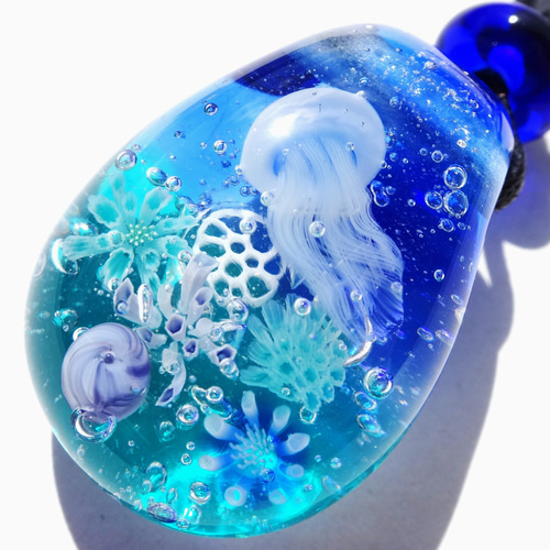 クラゲ》 ペンダント ガラス とんぼ玉 くらげ 海月 アクアリウム