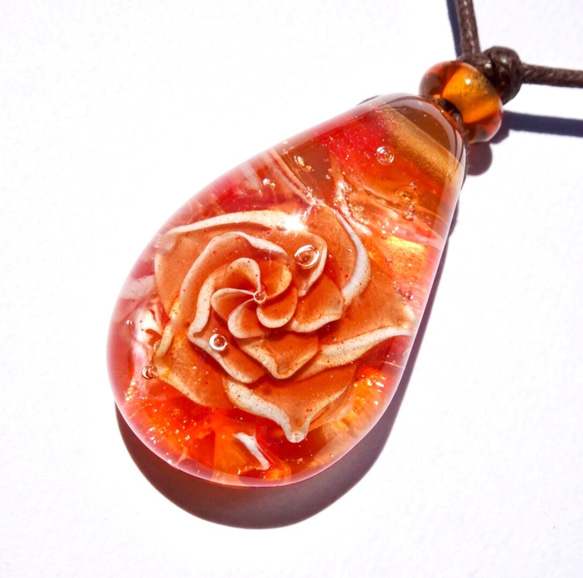 “橙色藍寶石玫瑰”吊墜玻璃蜻蜓球玫瑰玫瑰 第3張的照片