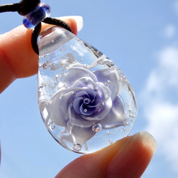 《Rose～ブルーヘブン》　ペンダント　ガラス　とんぼ玉　薔薇　ブルーヘブン　 1枚目の画像