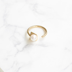 ■solid pearl ring -triangle / gold-■ ソリッドパールリング トライアングル ゴールド 2枚目の画像