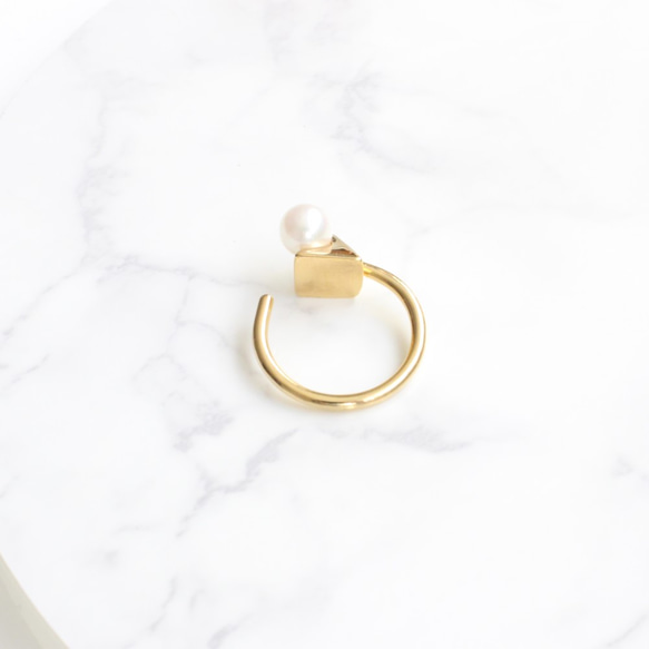 ■solid pearl ring -triangle / gold-■ ソリッドパールリング トライアングル ゴールド 4枚目の画像
