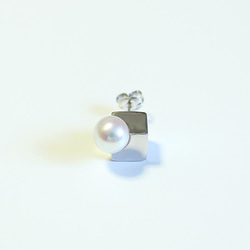 ■solid pearl pierce -square / silver-■ ソリッドパールピアス スクエア シルバー 3枚目の画像