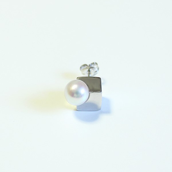 ■solid pearl pierce -square / silver-■ ソリッドパールピアス スクエア シルバー 3枚目の画像