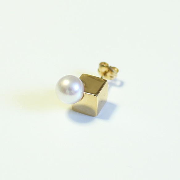 ■solid pearl pierce -square / gold-■ ソリッドパールピアス スクエア ゴールド 2枚目の画像