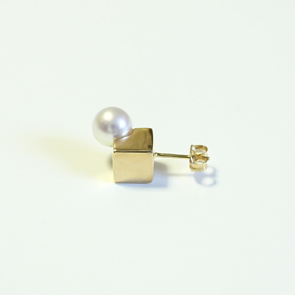 ■solid pearl pierce -square / gold-■ ソリッドパールピアス スクエア ゴールド 3枚目の画像