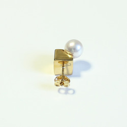 ■solid pearl pierce -square / gold-■ ソリッドパールピアス スクエア ゴールド 4枚目の画像