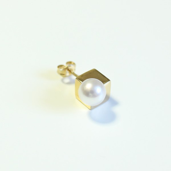 ■solid pearl pierce -square / gold-■ ソリッドパールピアス スクエア ゴールド 5枚目の画像