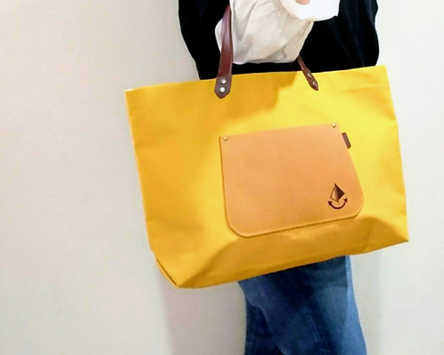 気軽に持てるA4サイズの軽いトートバッグ◇イエロー◇帆布＆本革