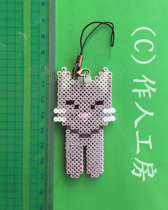 NO.388 カスタムキーホルダー　猫ちゃんビーズ　リボン　手染めビーズ J3）1個 ハンドメイド・手芸 NO.388 カスタムキーホルダー 猫