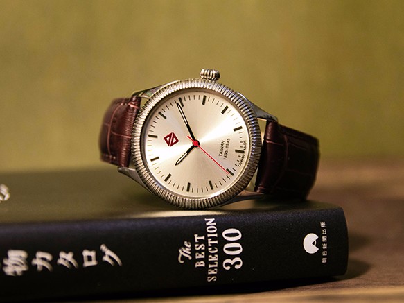 台字徽記念腕時計 (黑白對錶款) 第2張的照片
