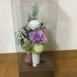 白い花器のお供え花（１対） 4枚目の画像