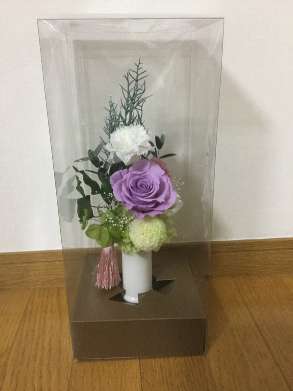白い花器のお供え花（１対） 4枚目の画像