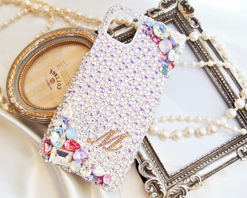 iPhone17pro,Max,16,15他イニシャル スワロフスキー オーロラ ビジュー