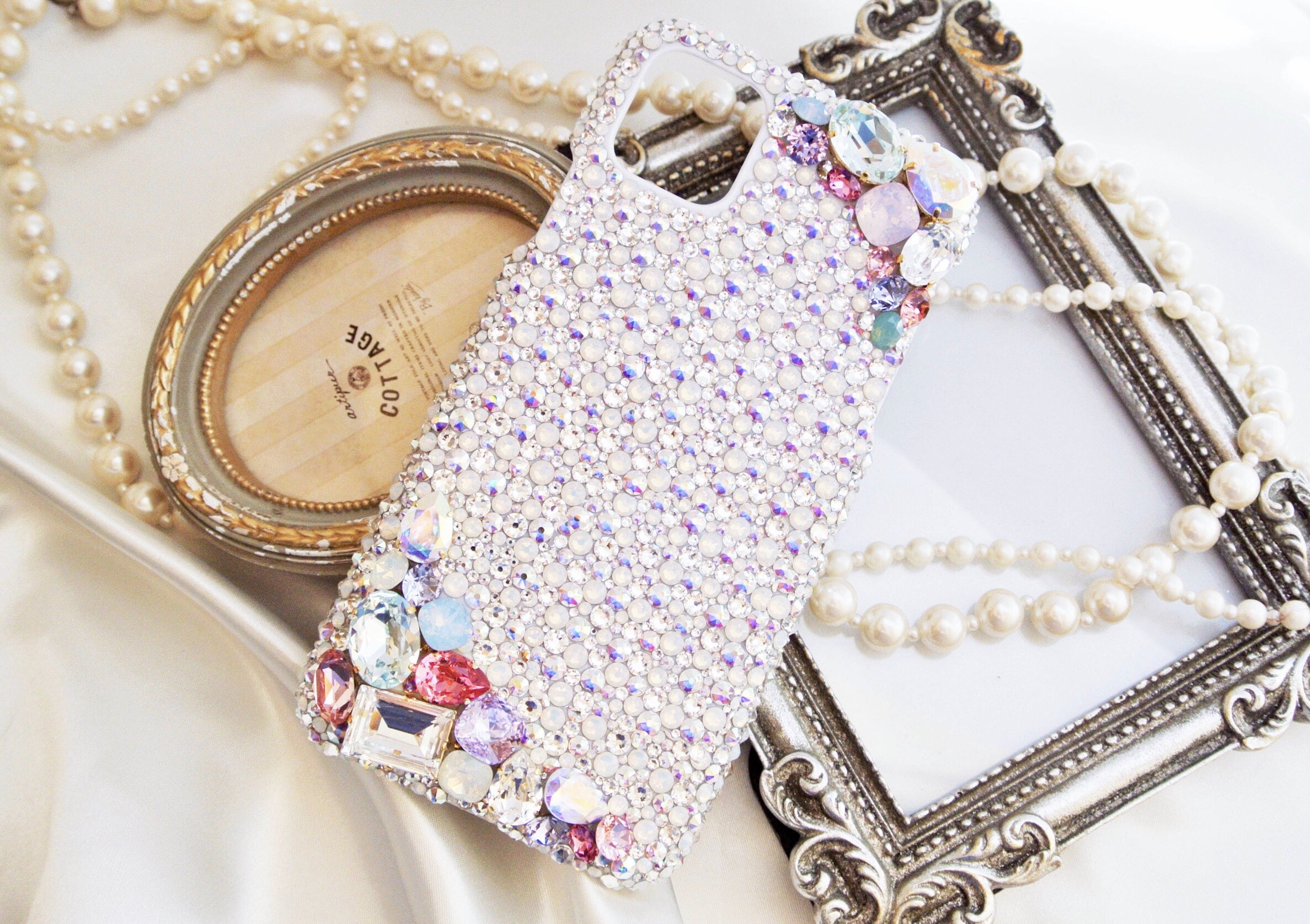 iPhone17pro,16,15,14他全機種スワロフスキーオパールオーロラ ビジュー ケース カバー デコレーション