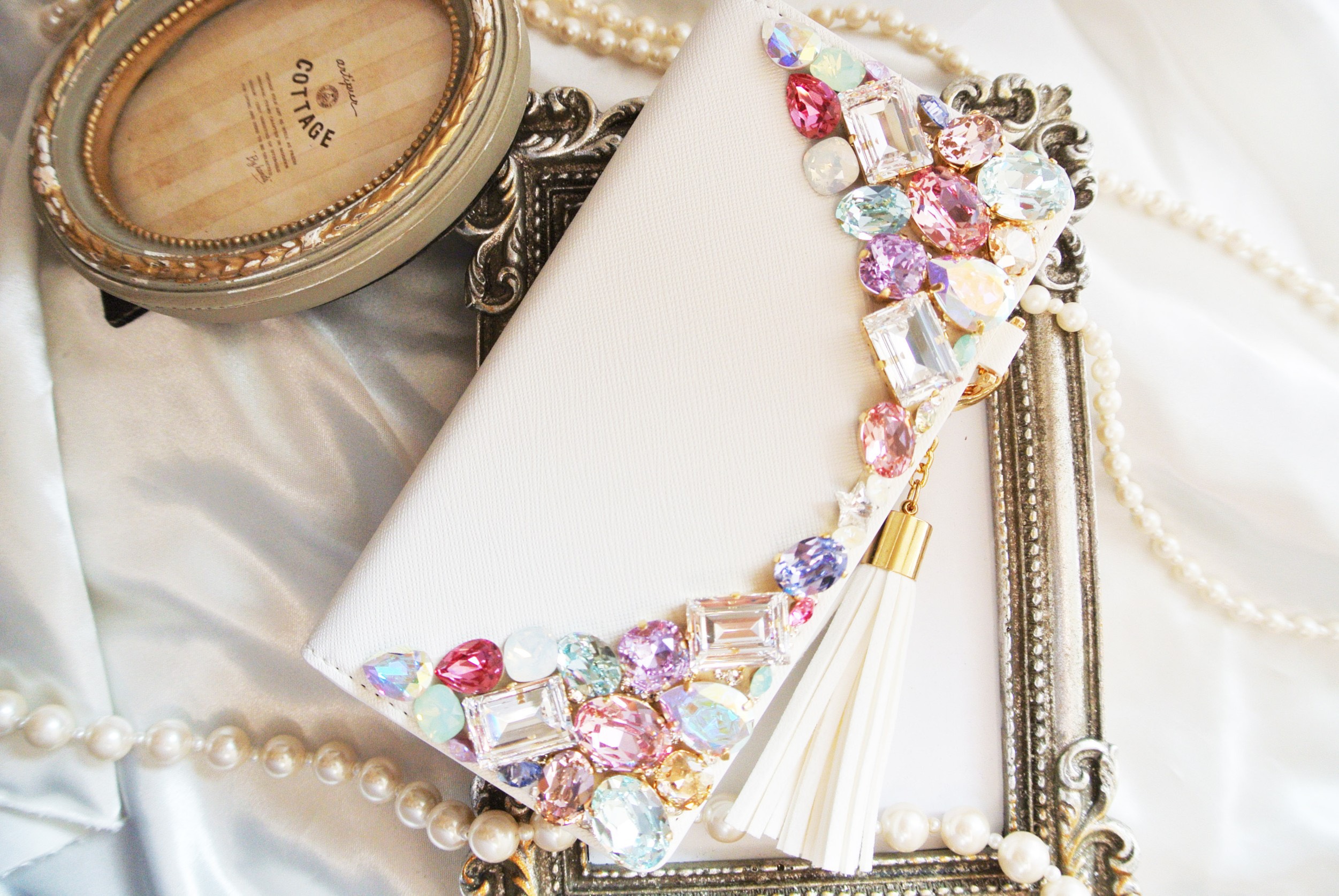 iPhone17pro,Max,16,15,14,13他スワロフスキー 手帳型ケース　ビジューデコレーションスマホカバー