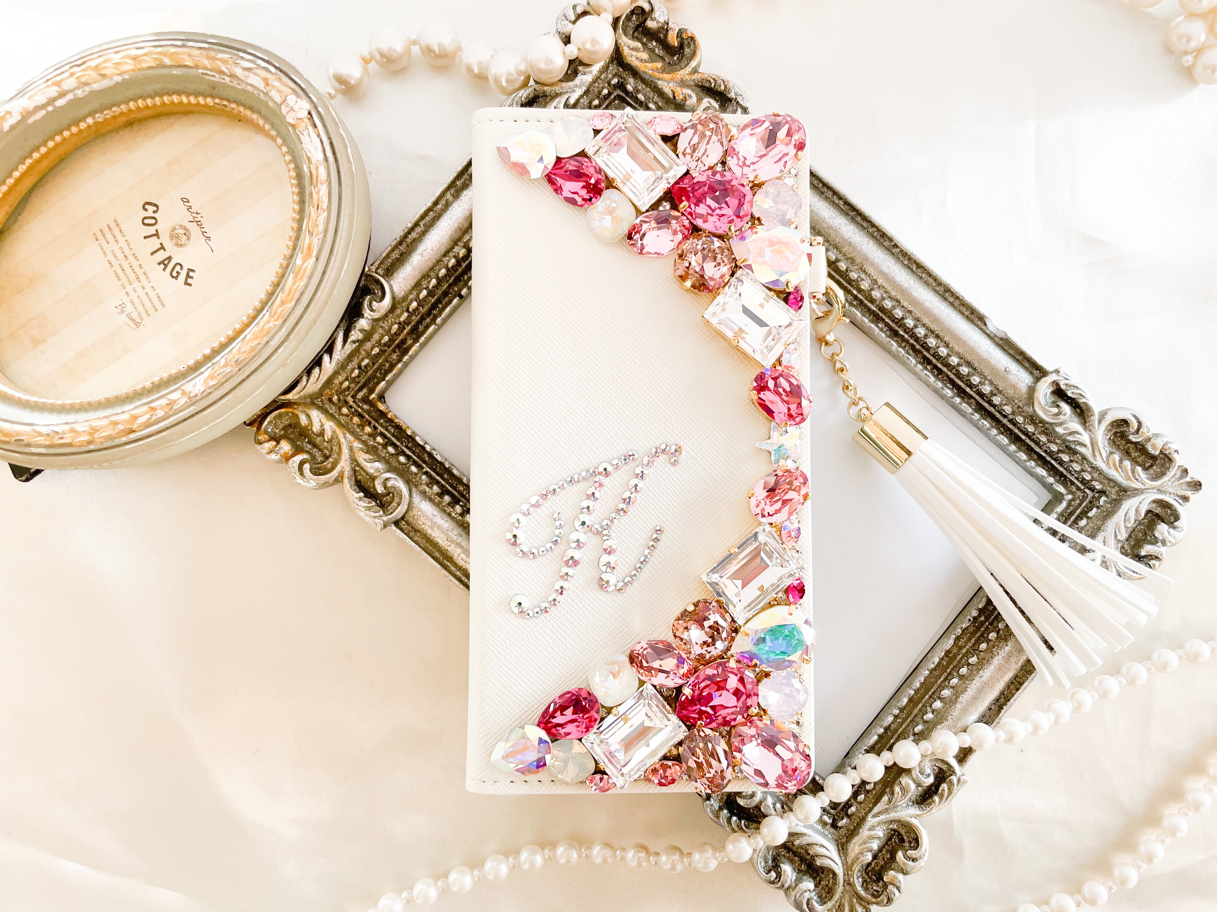 iPhone17pro,16,15,14.13他イニシャルスワロフスキーピンク系ビジューデコレーションスマホカバーケース