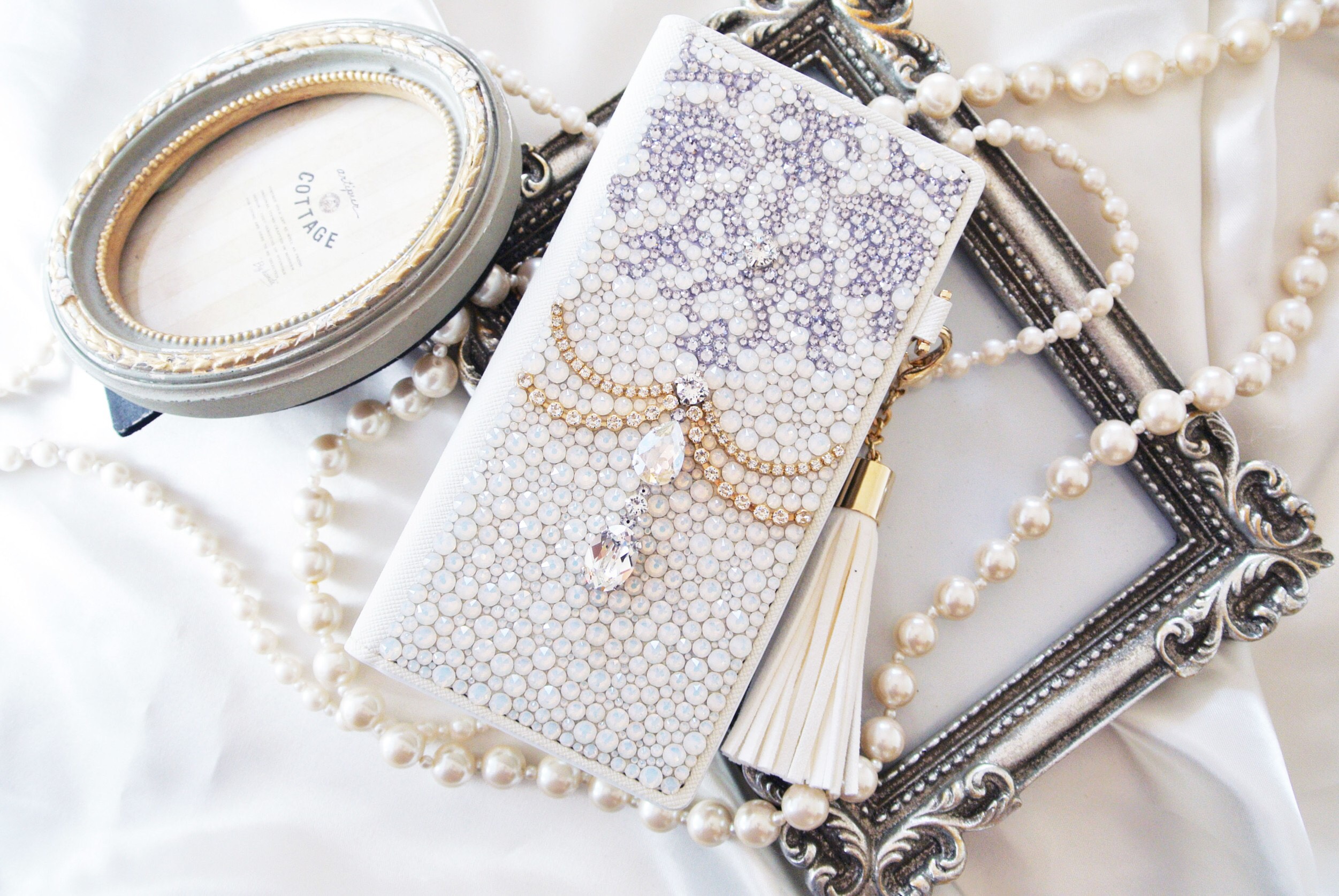 手帳型iPhone17pro,16,15,14他スモーキーモーヴ ダマスク ラインストーン スワロフスキーデコレーション